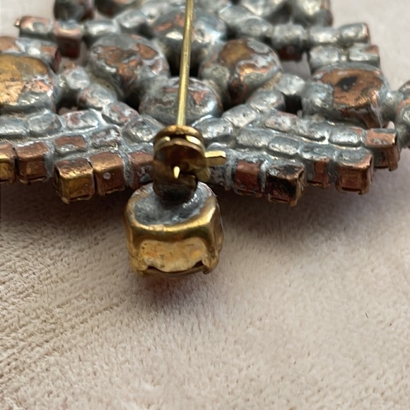 Vintage handmade Czech Christmas tree brooch. - Picture 9 of 16